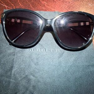 Burberry Elegant Black Sunglasses for Women